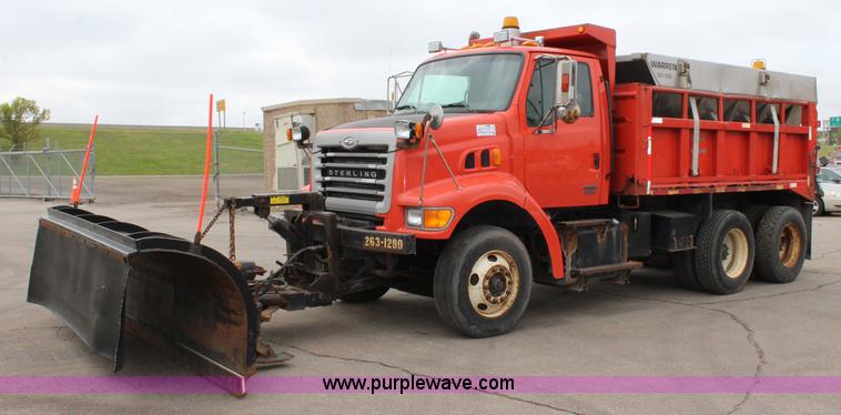 image for item L2494 2001 Sterling LT7500 dump truck