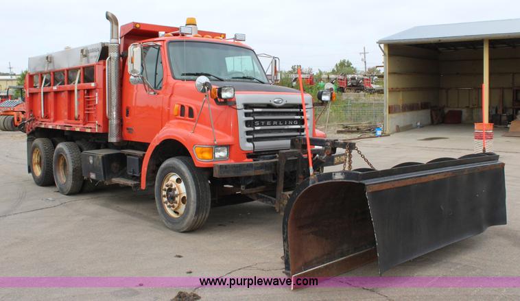 image for item L2494 2001 Sterling LT7500 dump truck