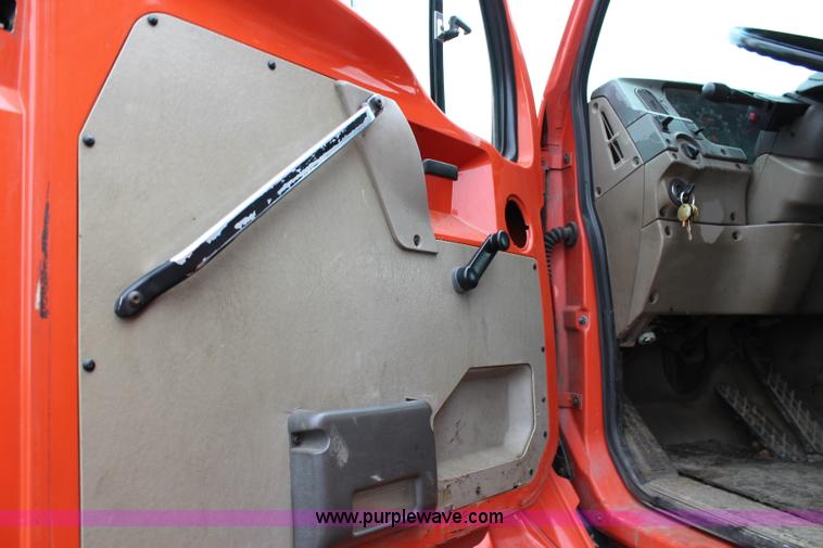 image for item L2494 2001 Sterling LT7500 dump truck