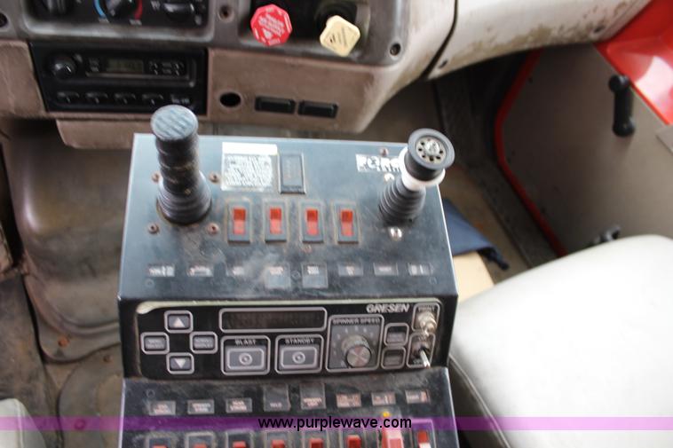 image for item L2494 2001 Sterling LT7500 dump truck