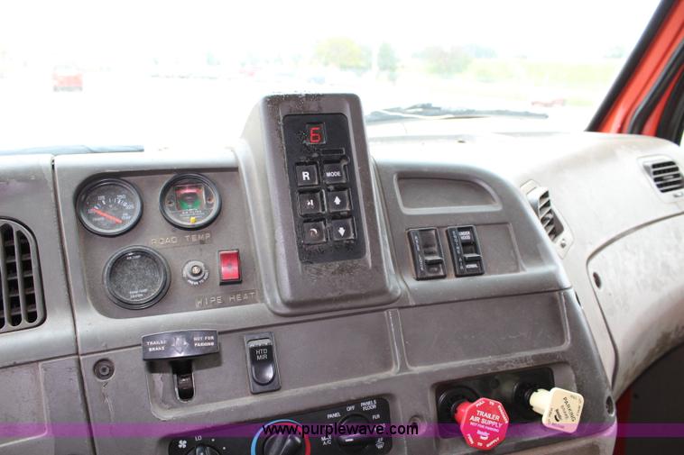 image for item L2494 2001 Sterling LT7500 dump truck