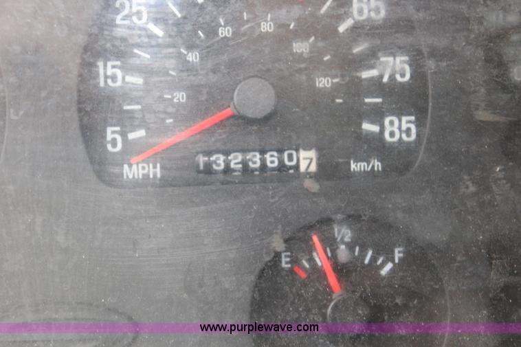 image for item L2494 2001 Sterling LT7500 dump truck