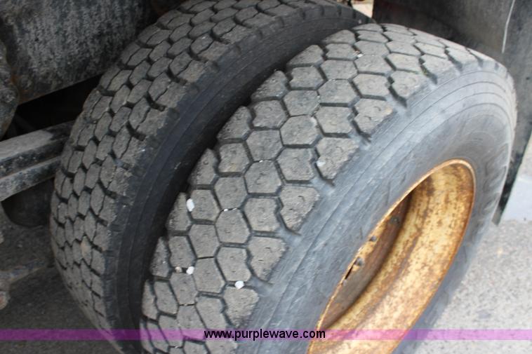 image for item L2494 2001 Sterling LT7500 dump truck