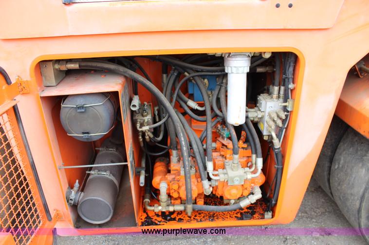 image for item L2497 1999 Hamm DV6K combination roller