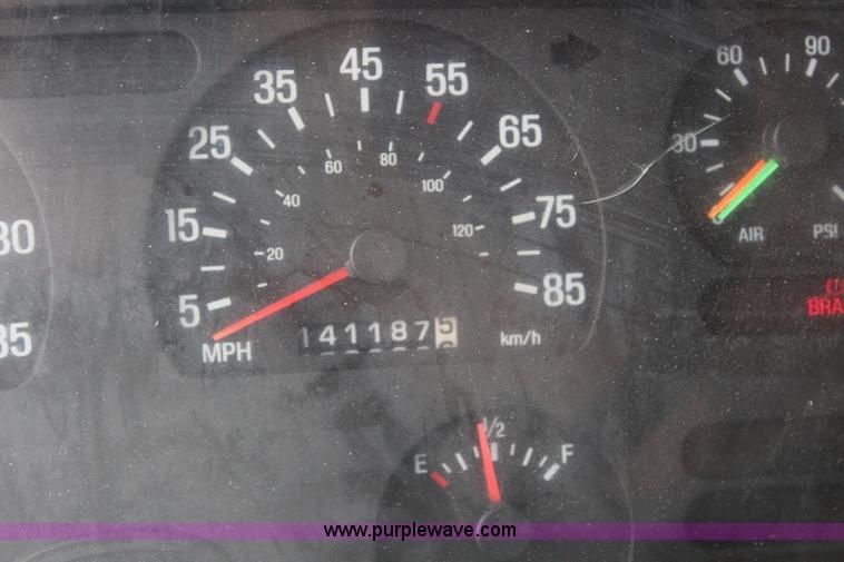 image for item L2498 2001 Sterling LT7500 dump truck