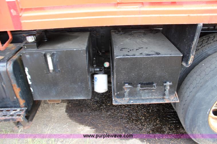 image for item L2498 2001 Sterling LT7500 dump truck