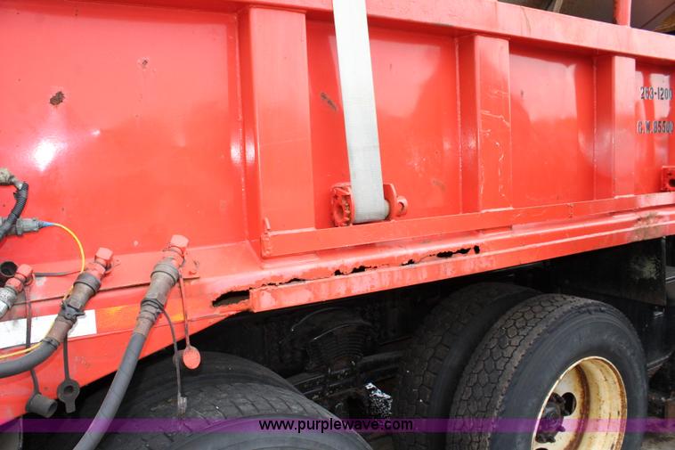 image for item L2498 2001 Sterling LT7500 dump truck