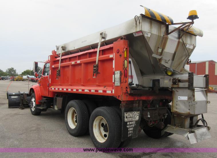 image for item L6386 1999 International 4900 dump truck