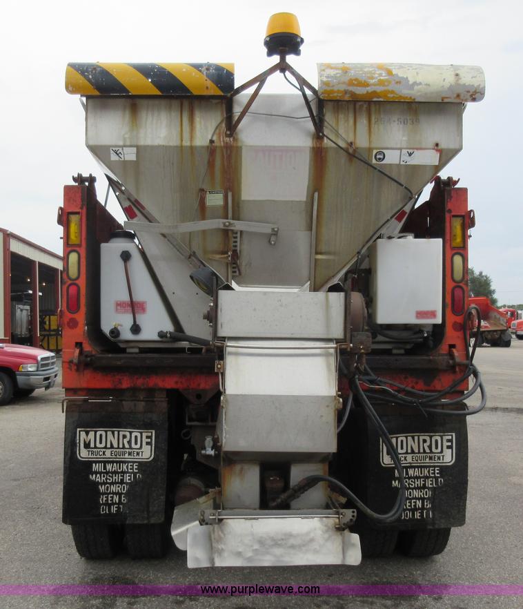 image for item L6386 1999 International 4900 dump truck