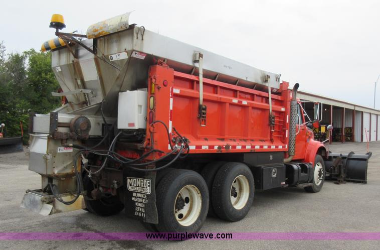 image for item L6386 1999 International 4900 dump truck