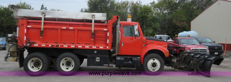 image for item L6386 1999 International 4900 dump truck