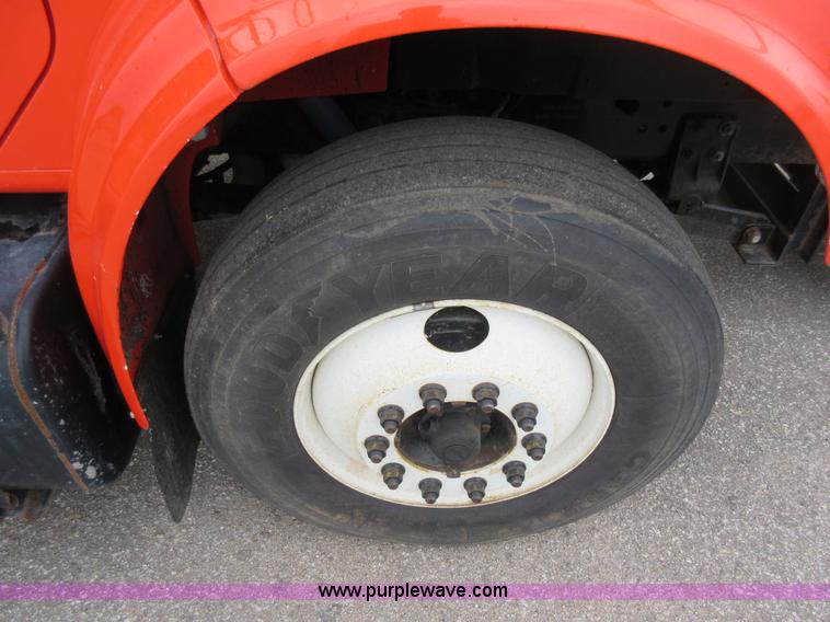 image for item L6386 1999 International 4900 dump truck