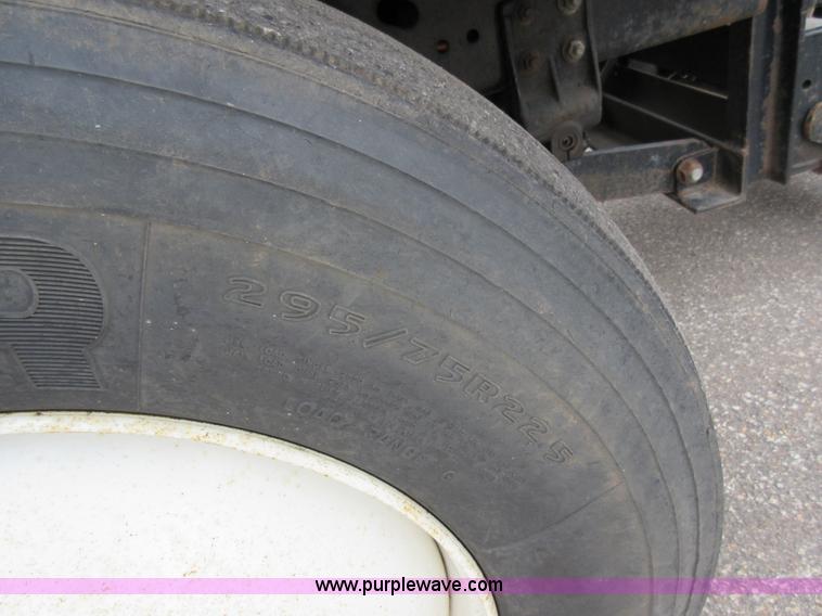 image for item L6386 1999 International 4900 dump truck