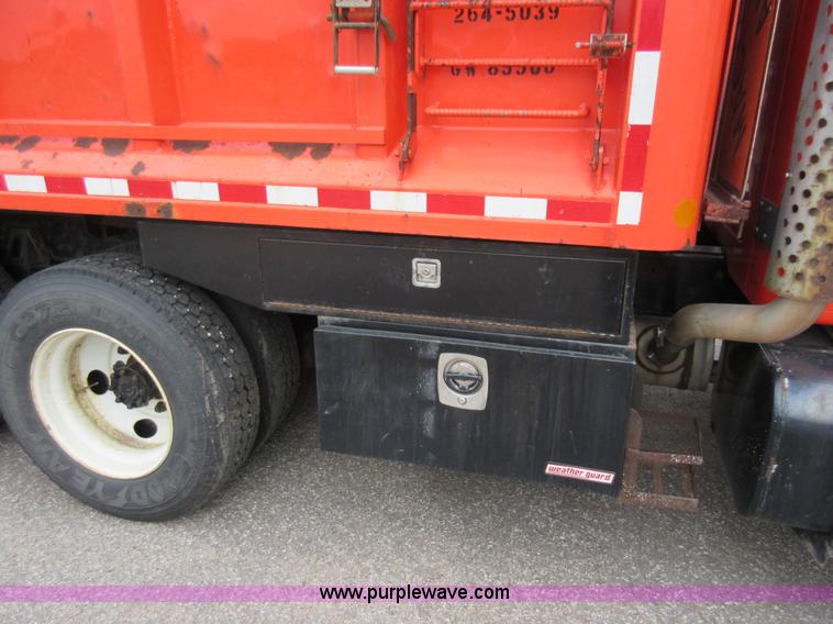 image for item L6386 1999 International 4900 dump truck