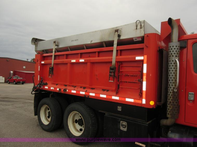 image for item L6386 1999 International 4900 dump truck