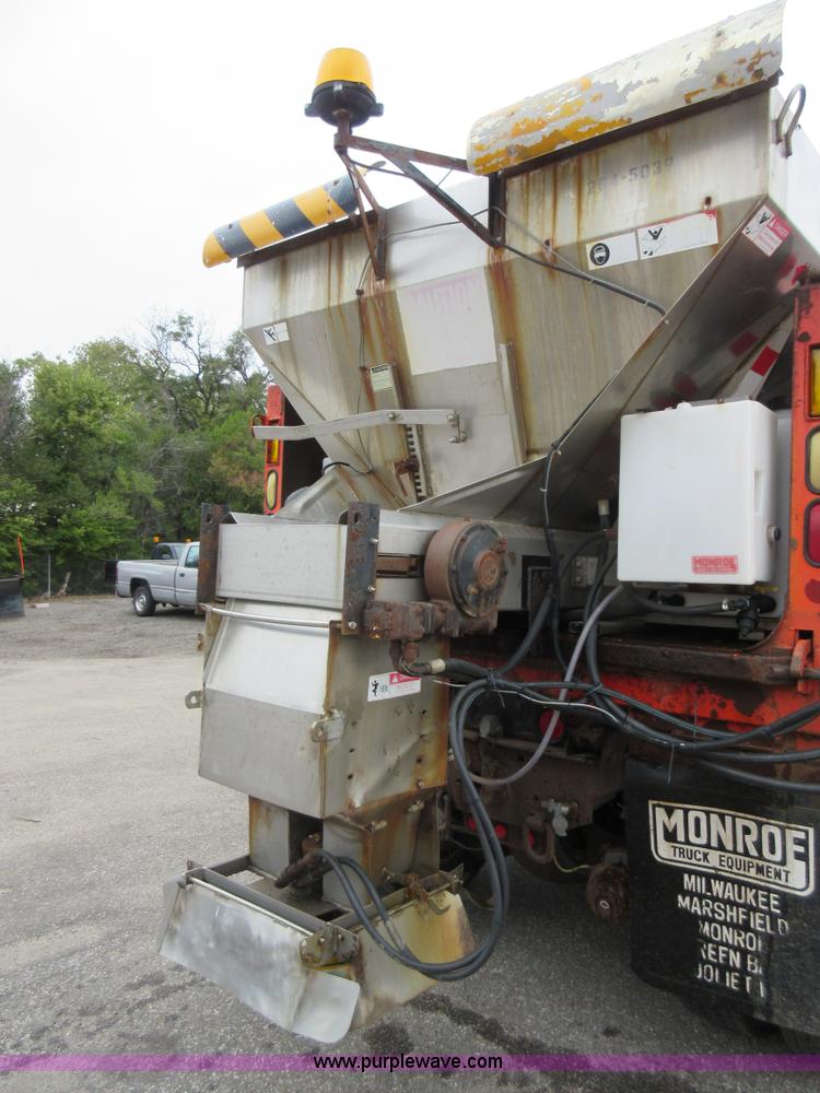 image for item L6386 1999 International 4900 dump truck