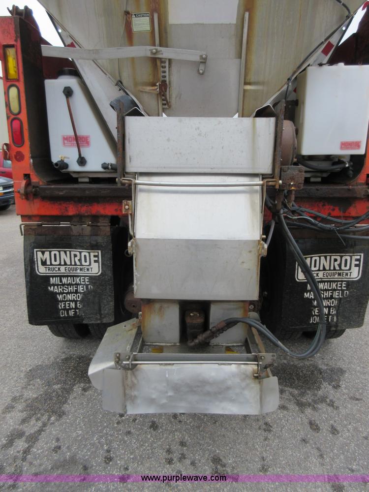 image for item L6386 1999 International 4900 dump truck