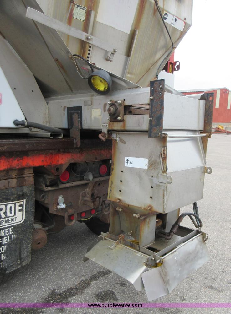 image for item L6386 1999 International 4900 dump truck