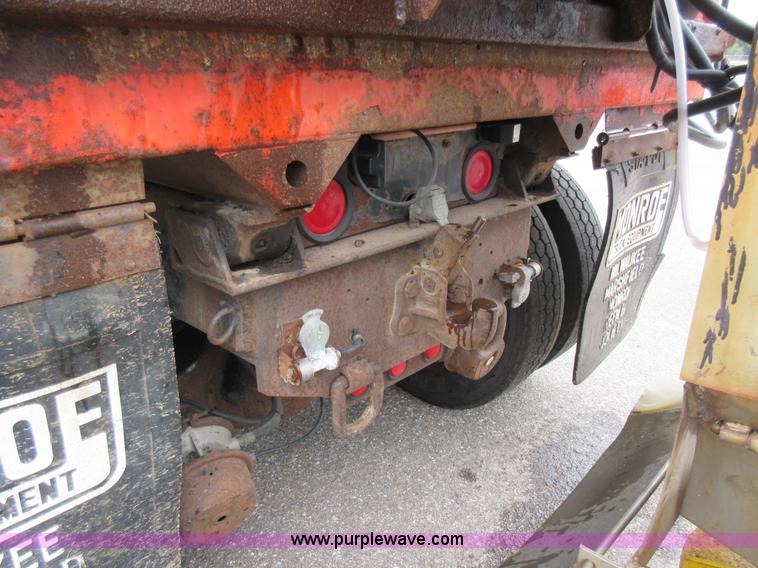 image for item L6386 1999 International 4900 dump truck