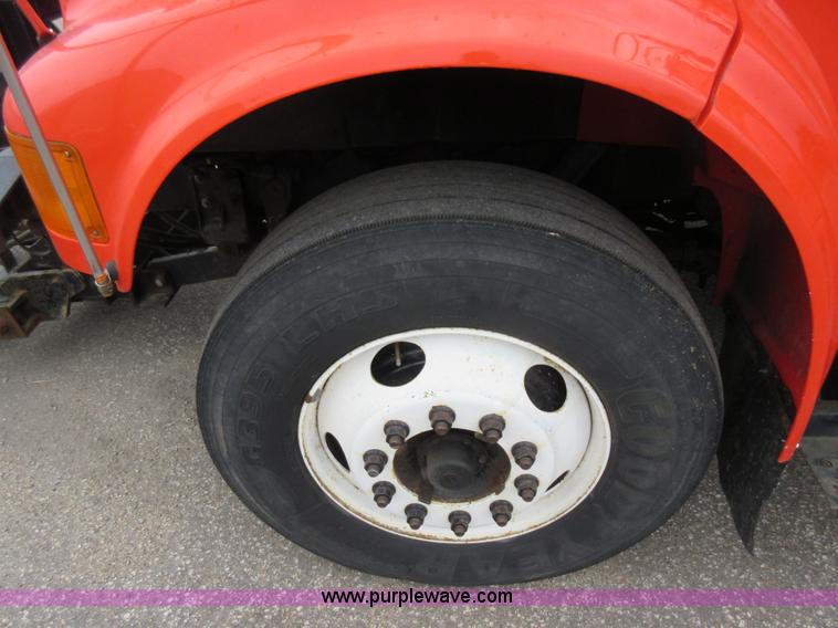 image for item L6386 1999 International 4900 dump truck