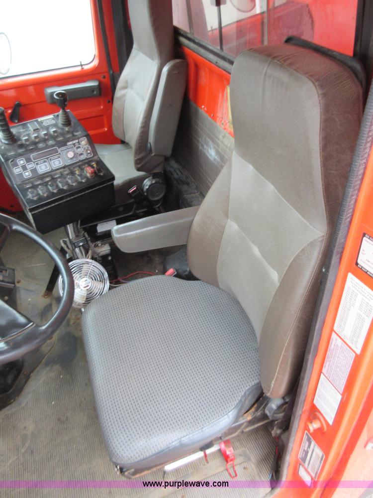 image for item L6386 1999 International 4900 dump truck