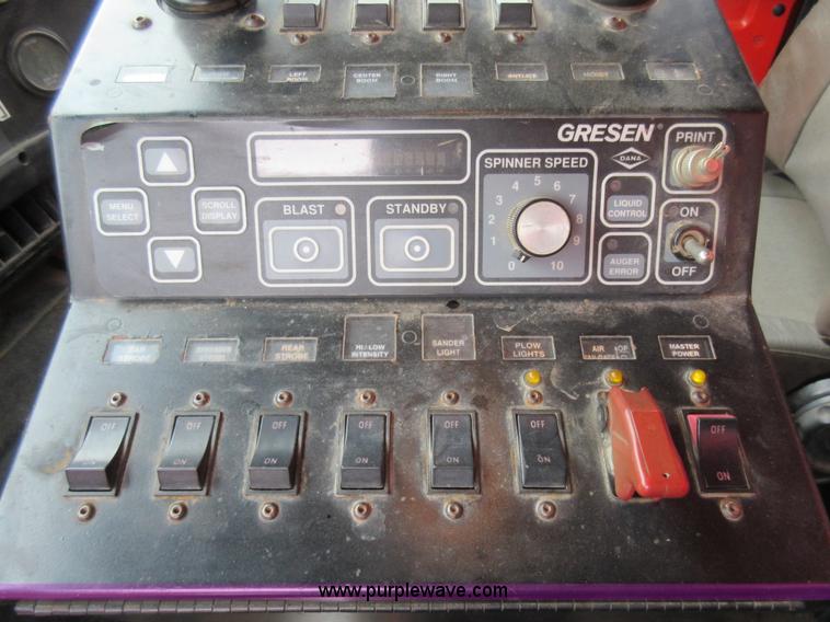 image for item L6386 1999 International 4900 dump truck