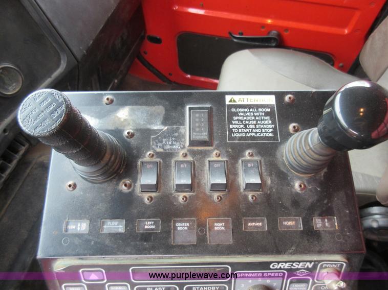 image for item L6386 1999 International 4900 dump truck