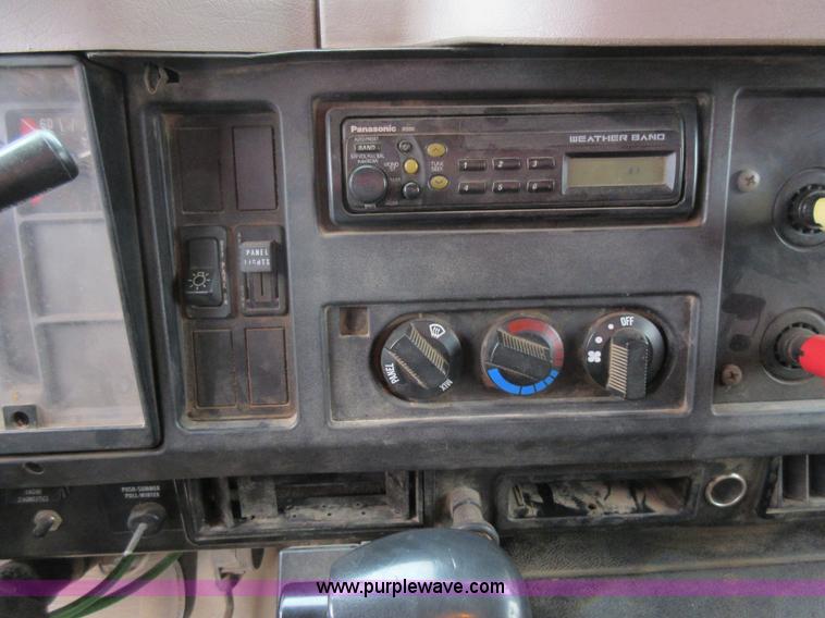 image for item L6386 1999 International 4900 dump truck