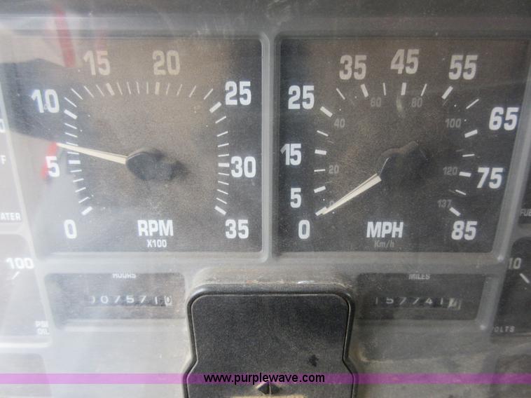 image for item L6386 1999 International 4900 dump truck