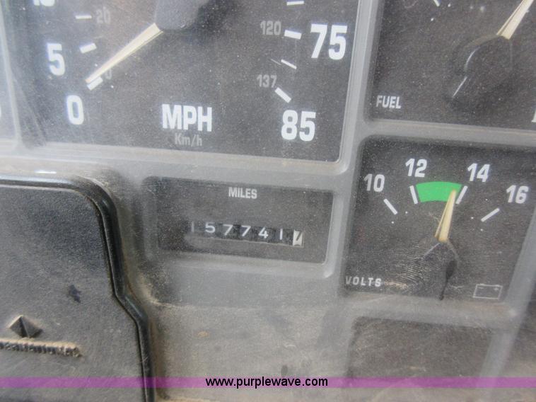 image for item L6386 1999 International 4900 dump truck