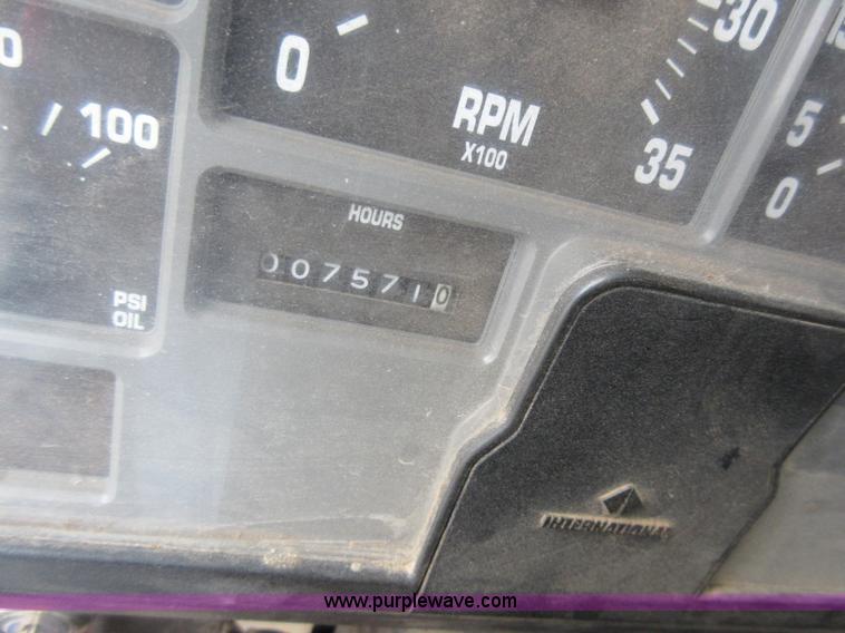 image for item L6386 1999 International 4900 dump truck