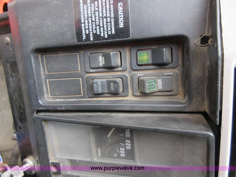 image for item L6386 1999 International 4900 dump truck