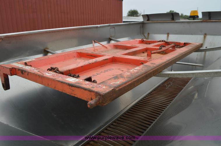 image for item L6386 1999 International 4900 dump truck