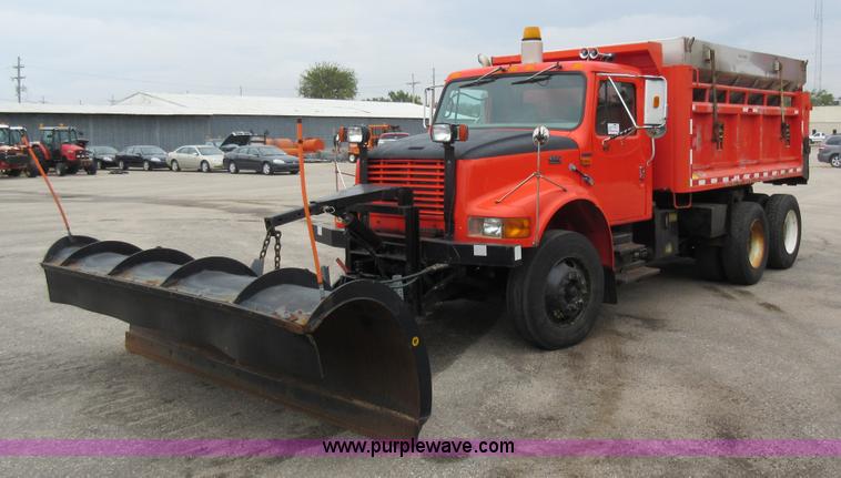 image for item L6387 1999 International 4900 dump truck