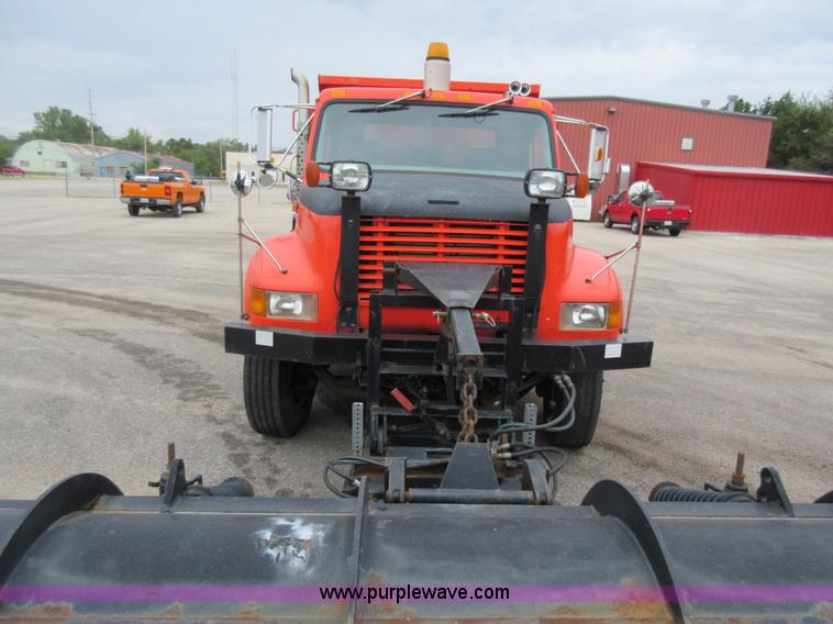 image for item L6387 1999 International 4900 dump truck