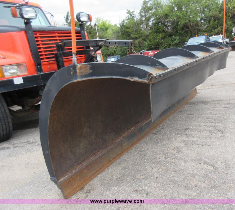 image for item L6387 1999 International 4900 dump truck