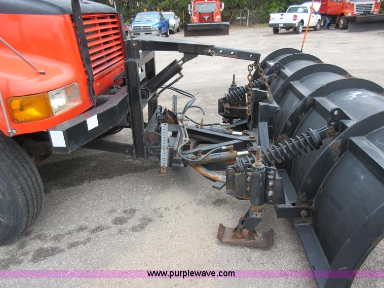 image for item L6387 1999 International 4900 dump truck