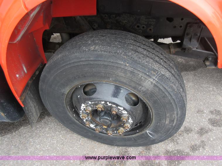 image for item L6387 1999 International 4900 dump truck