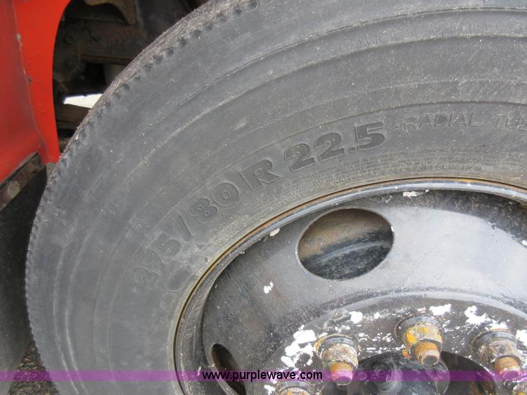 image for item L6387 1999 International 4900 dump truck