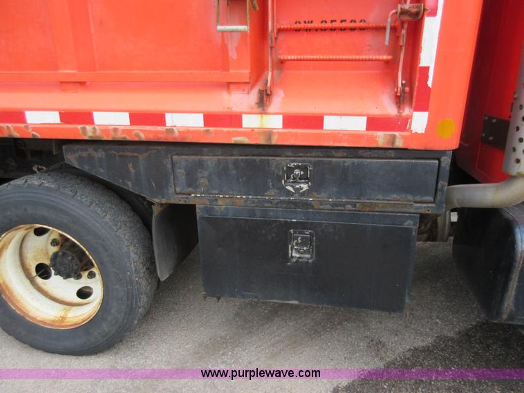 image for item L6387 1999 International 4900 dump truck