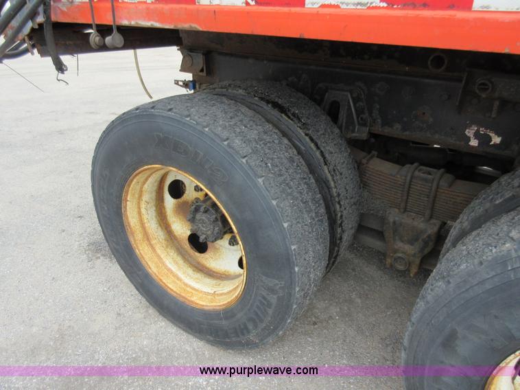 image for item L6387 1999 International 4900 dump truck