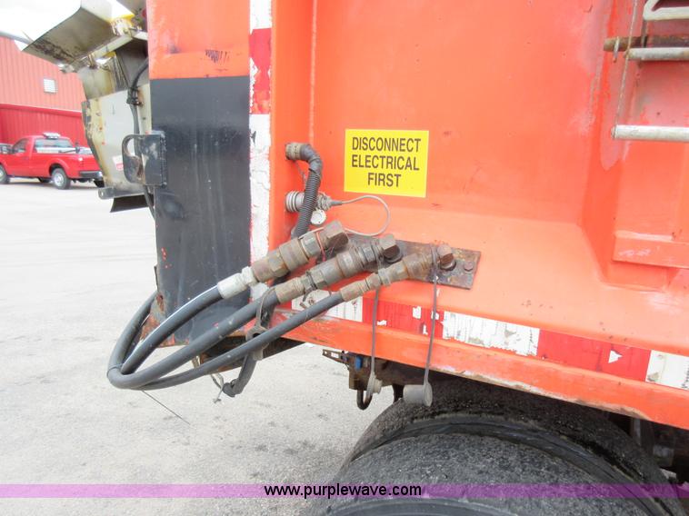 image for item L6387 1999 International 4900 dump truck