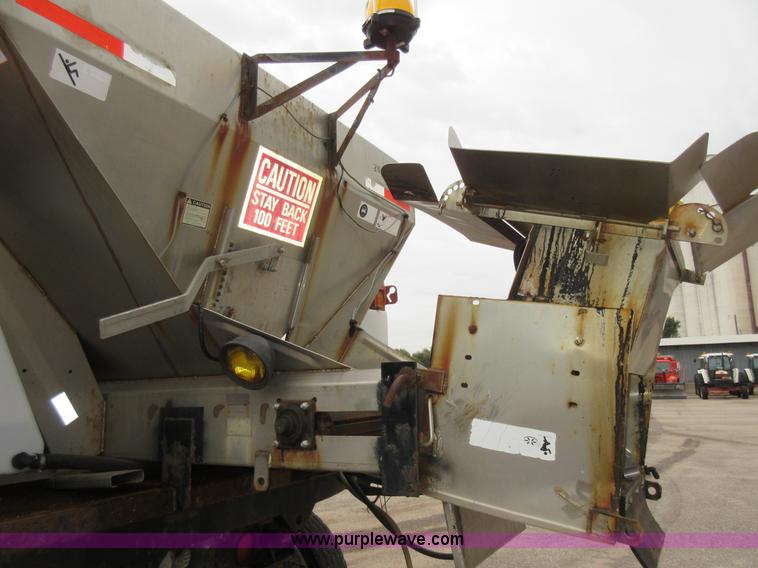 image for item L6387 1999 International 4900 dump truck