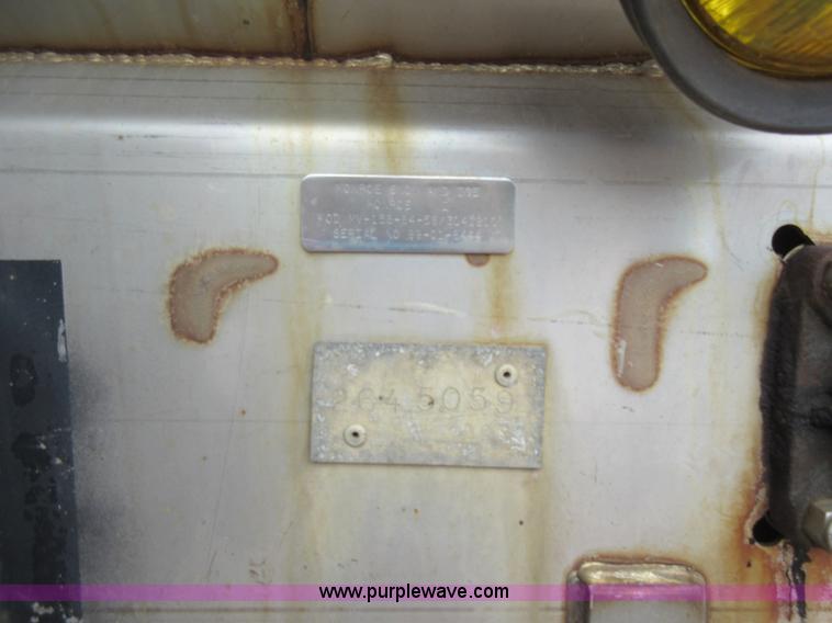 image for item L6387 1999 International 4900 dump truck