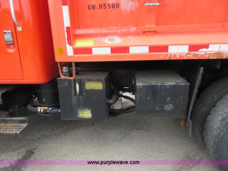 image for item L6387 1999 International 4900 dump truck