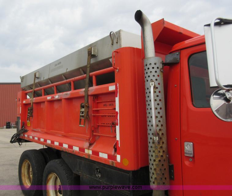 image for item L6387 1999 International 4900 dump truck