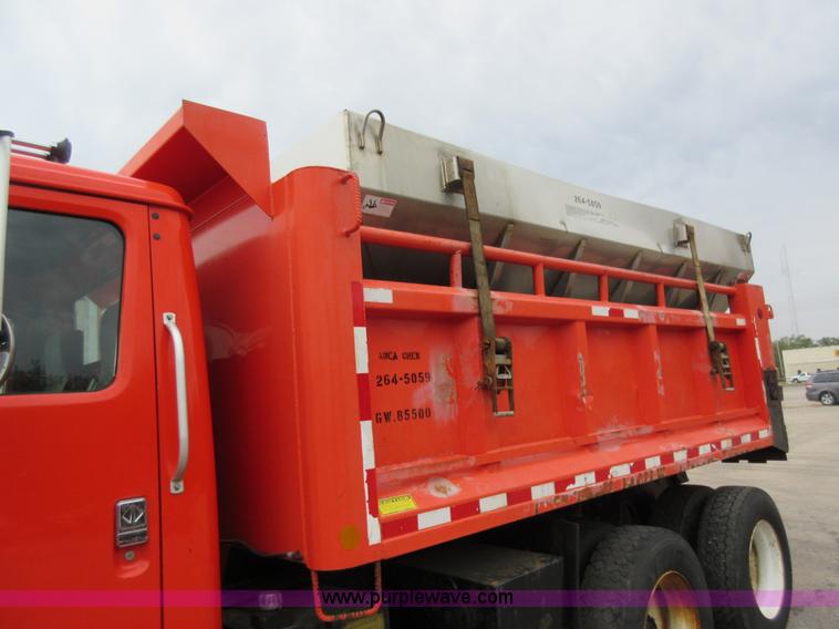 image for item L6387 1999 International 4900 dump truck