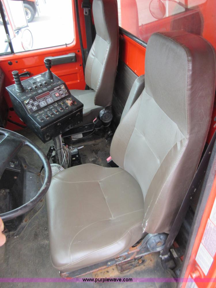 image for item L6387 1999 International 4900 dump truck