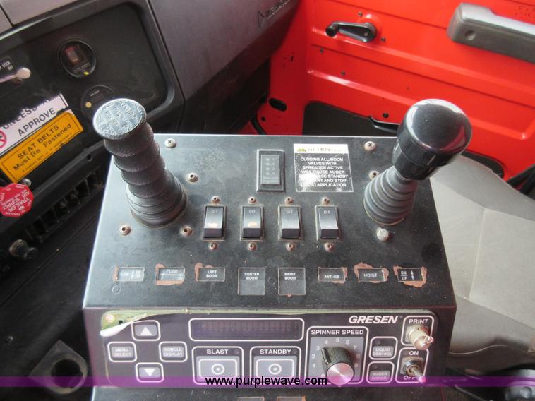 image for item L6387 1999 International 4900 dump truck