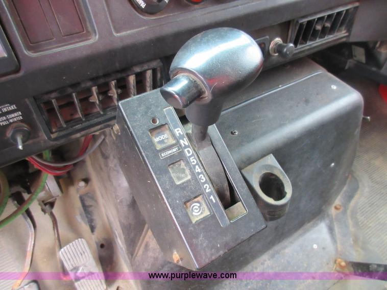 image for item L6387 1999 International 4900 dump truck